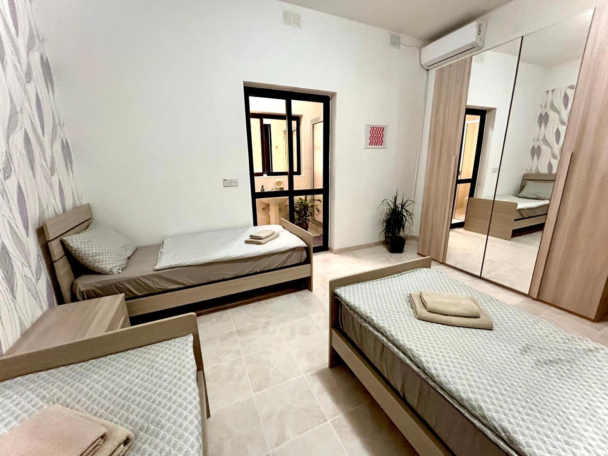 Arzella Apartments Xlendi Stylish Stay Near Beach Local Eats Exterior photo