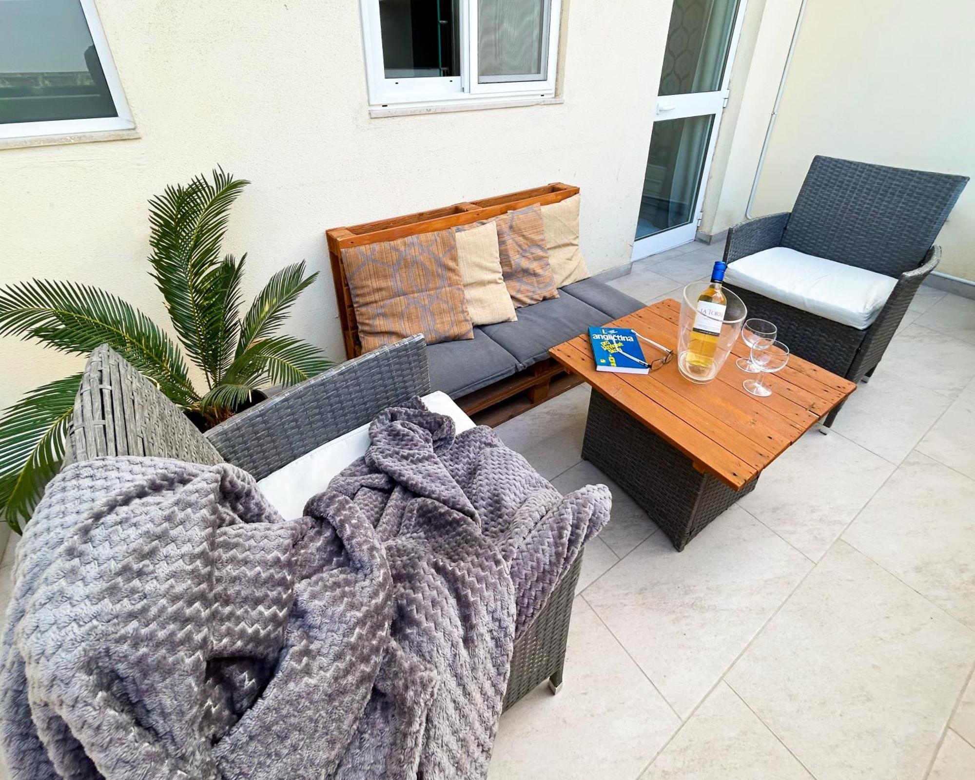 Arzella Apartments Xlendi Stylish Stay Near Beach Local Eats Exterior photo